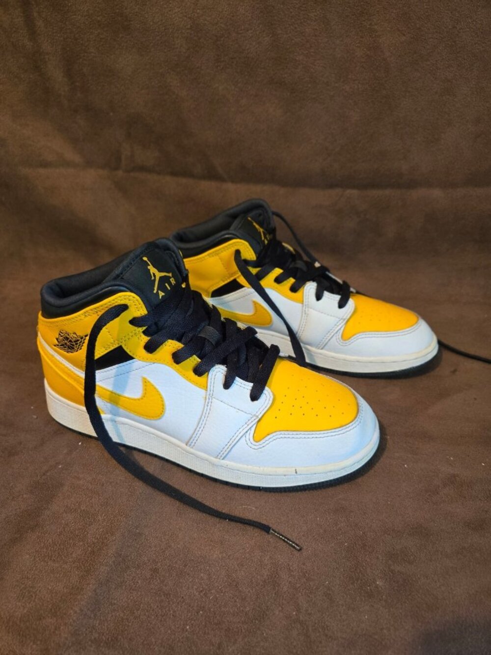Nike Air Jordan 1 Mid GS, Youth Size 5